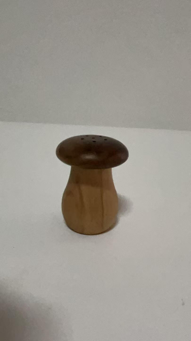 Toothpick Holder, Cute Mushroom Toothpick Dispenser, Kitchen Home Restaurant Dining Room Toothpick Container Birthday Mother's Hostess Gift for Friend Family Wooden Decoration